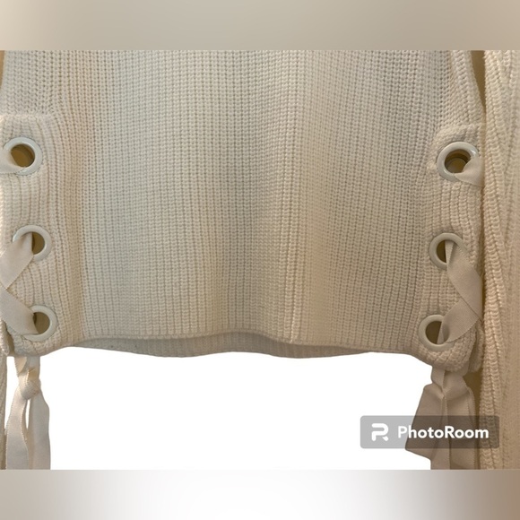 Willow and Clay winter white cable sweater, size M. Cute detailing w/ grommets. - Picture 2 of 5